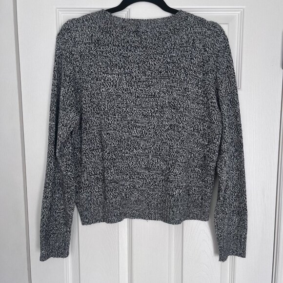 3/$20 ☀️ Knit Sweater from DIVIDED - H&M - Picture 3 of 4